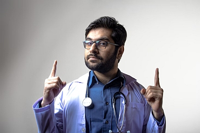 Dr. Lucas Bernard, Chirurgien Réfractif